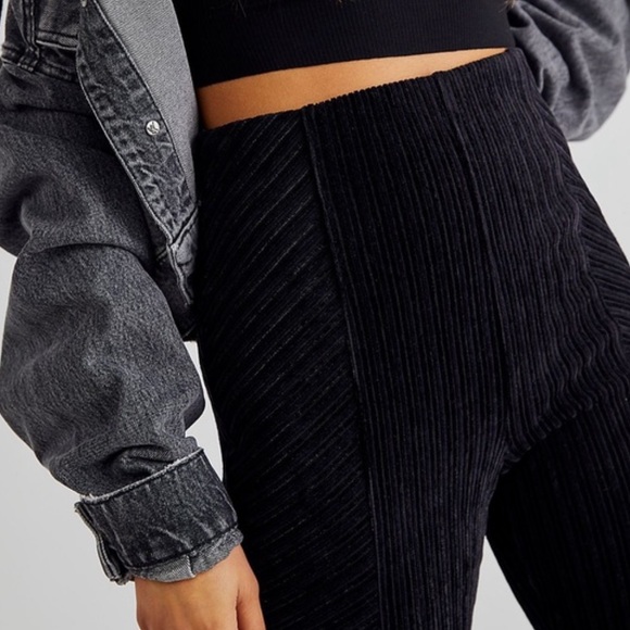 FREE PEOPLE Black Velvet Pull-on Flare Pants Size XS Petite - Picture 3 of 8